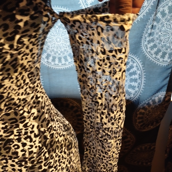 Leopard Cold shoulder dress - Picture 2 of 3